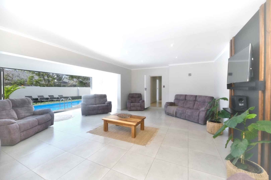 9 Bedroom Property for Sale in Westcliff Western Cape